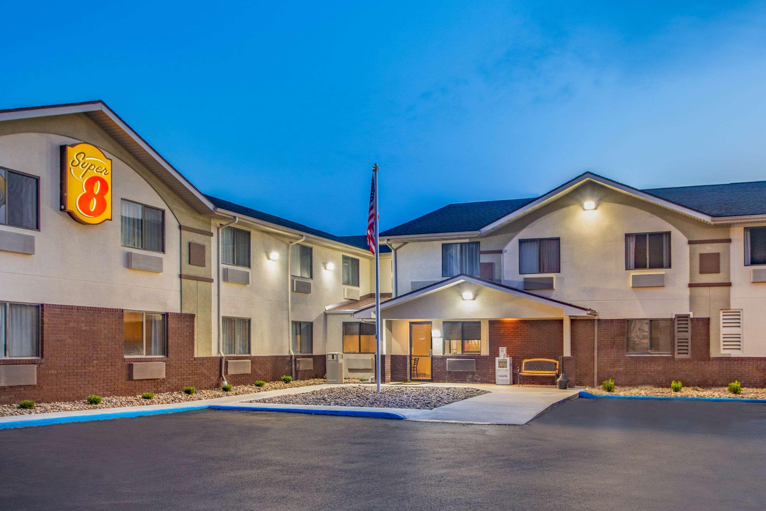Super 8 By Wyndham Weston Wv Hotell Eksteriør bilde