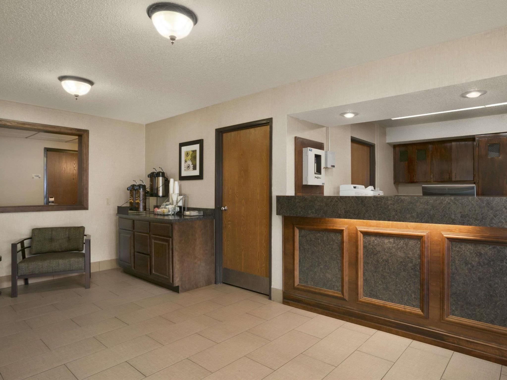 Super 8 By Wyndham Weston Wv Hotell Eksteriør bilde