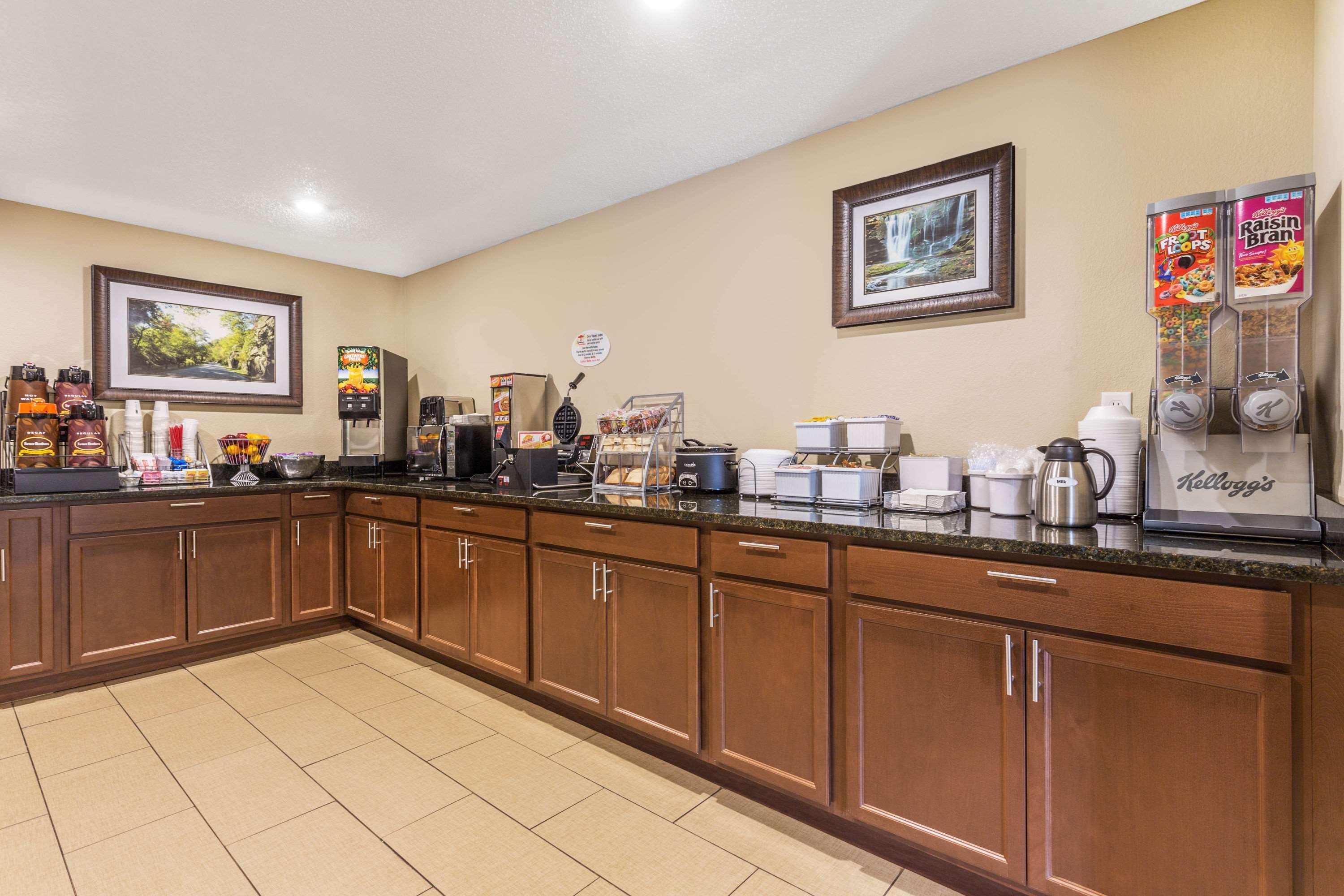 Super 8 By Wyndham Weston Wv Hotell Eksteriør bilde