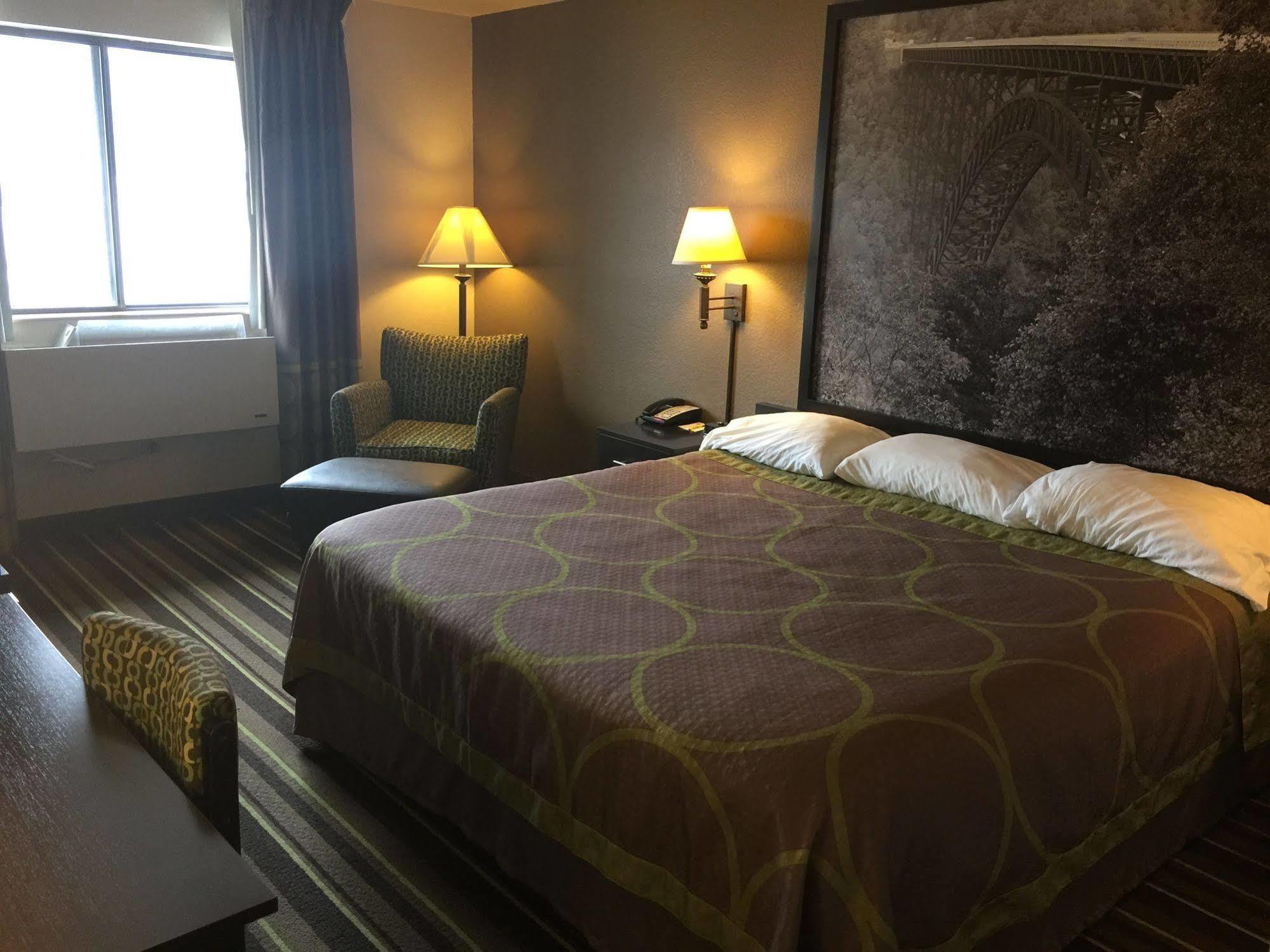 Super 8 By Wyndham Weston Wv Hotell Eksteriør bilde
