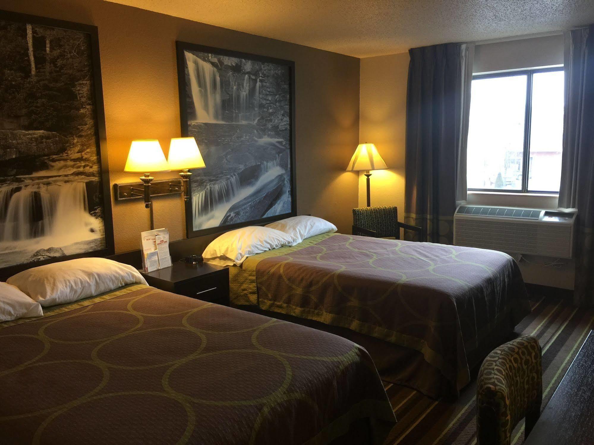 Super 8 By Wyndham Weston Wv Hotell Eksteriør bilde