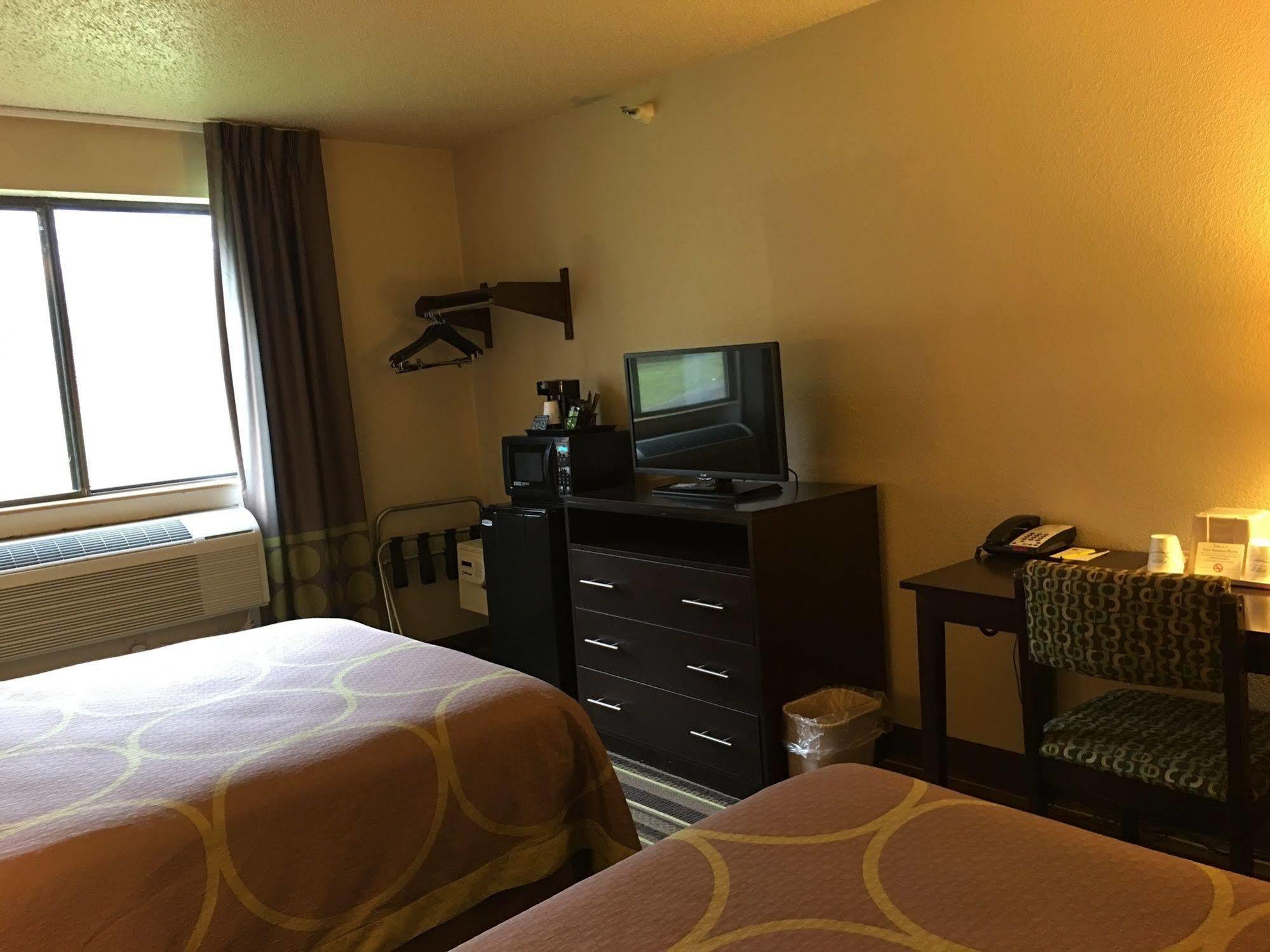 Super 8 By Wyndham Weston Wv Hotell Eksteriør bilde